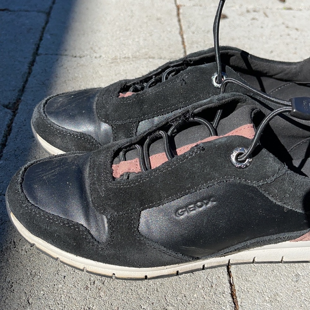 Geox suede lift shoes